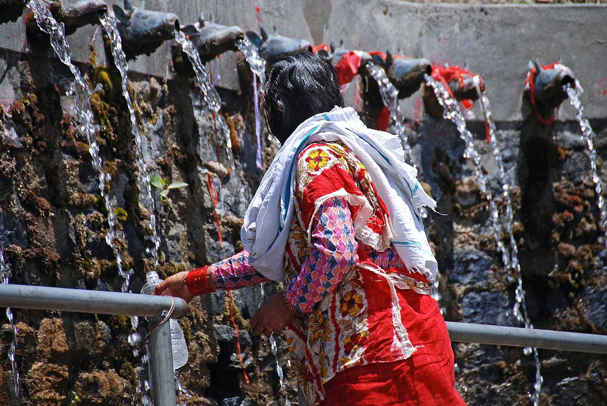 412 Muktinath Chumig Gyatsa Pilgrim Filling Water Bobtle At 108 Water Spouts